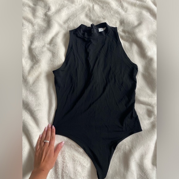 Aritzia Babaton Bodysuit - Picture 2 of 11